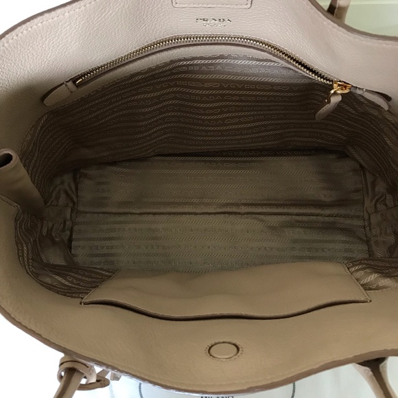 BRAND NEW Prada Handbag - Picture 4 of 5